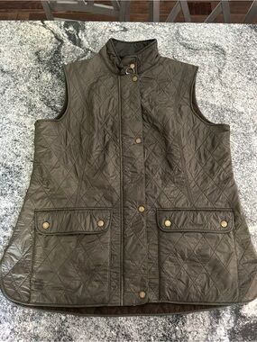14 (U.S.) Barbour Quilted Olive Vest with Snap Pockets